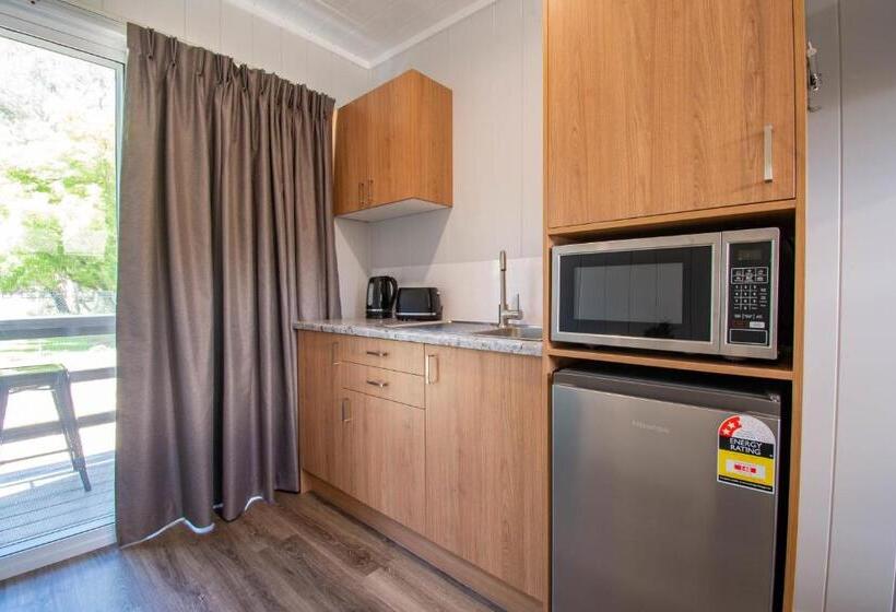 Номер Стандарт с Балконом, Gundagai Tourist Suites