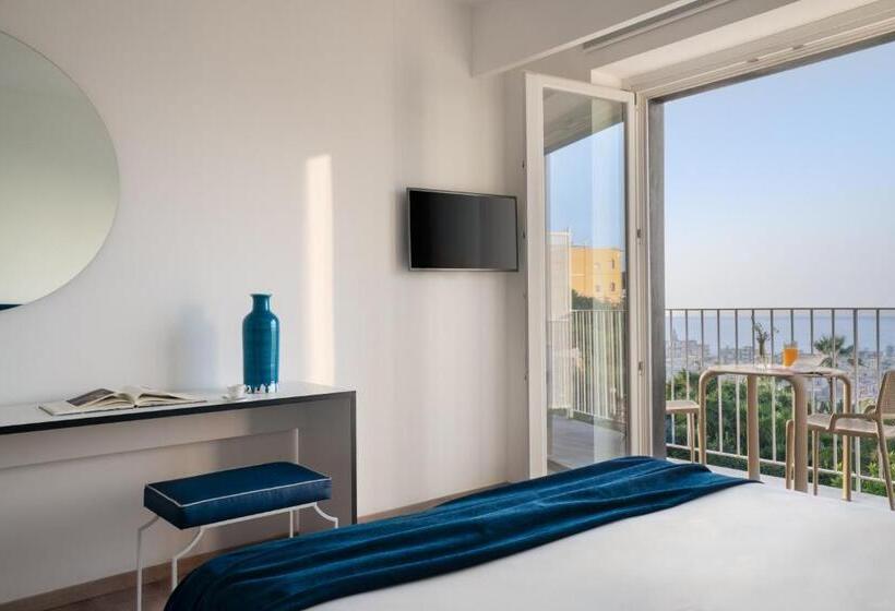 غرفة ديلوكس مطلّة علي البحر مزوَّدة بشُرفة, Domo 20 Hotel & Rooftop