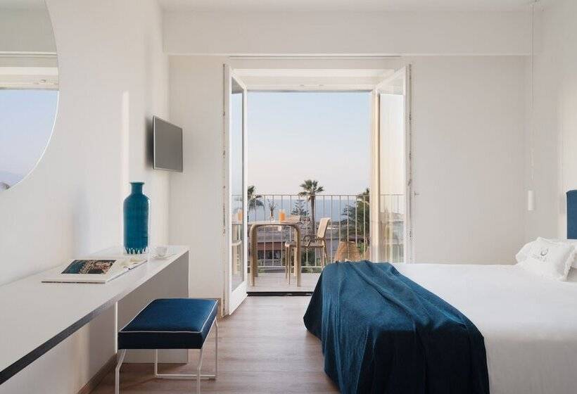 اتاق لوکس با بالکن و چشم‌انداز دریا, Domo 20 Hotel & Rooftop