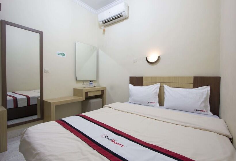 Номер Стандарт, Reddoorz Plus Near Stadion Mandala Krida
