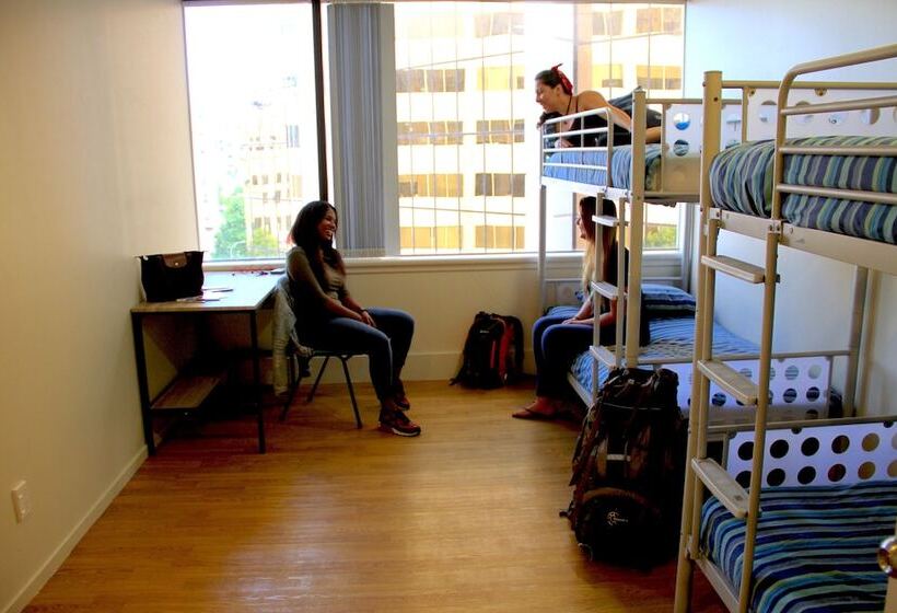 带共用卧室公用房间的床, Choice Backpackers