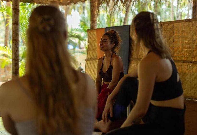 标准间带阳台, Palm Trees Ayurvedic Heritage