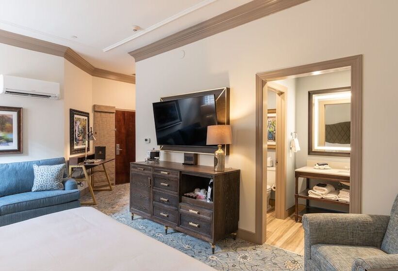 جناح جونيور, Andrew Pinckney Inn