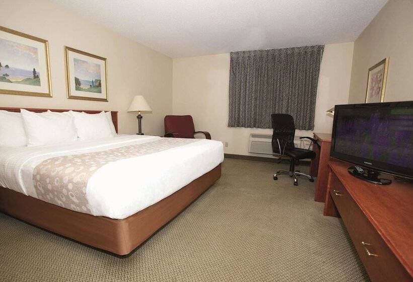 Номер Deluxe, La Quinta Inn By Wyndham Milwaukee Airport / Oak Creek