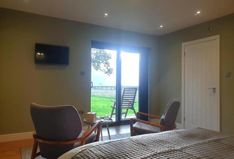 디럭스 룸 킹사이즈 침대, Open Acres Accommodation And Airport Parking