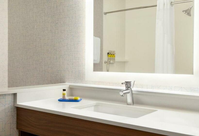 Номер Deluxe, Holiday Inn Express & Suites   Beaver Dam, An Ihg