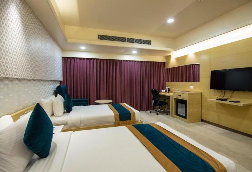 جناح جونيور, Ziona Luxurious