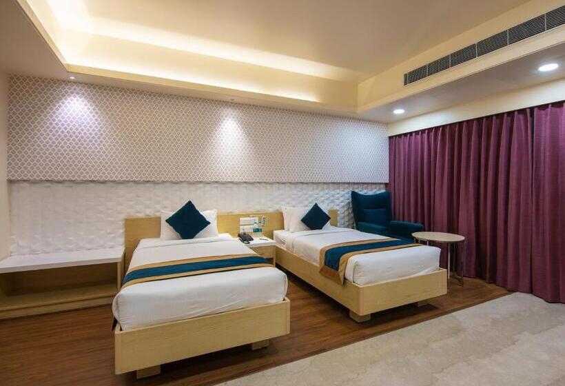 جناح جونيور, Ziona Luxurious