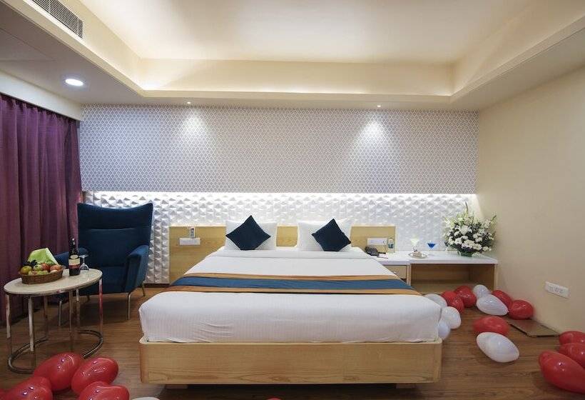 جناح جونيور, Ziona Luxurious