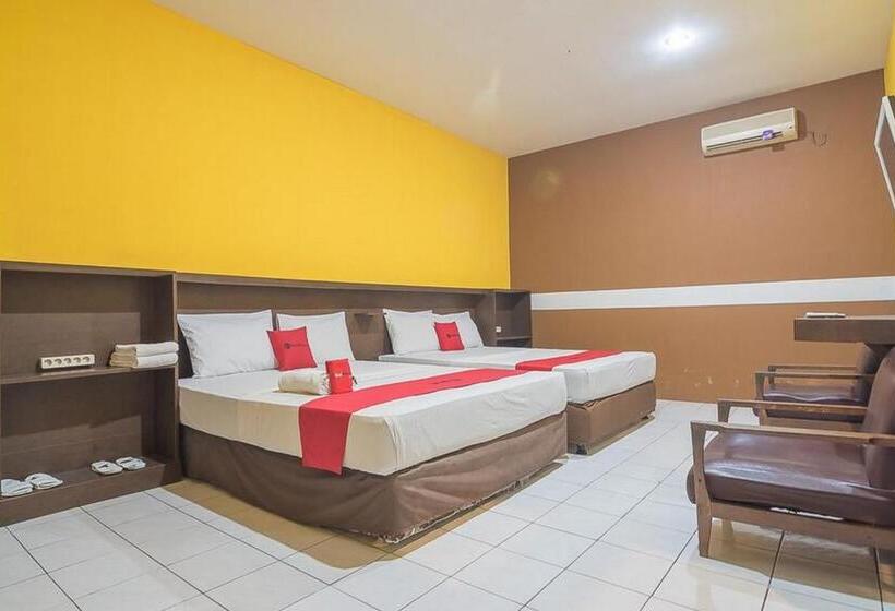 Семейный Номер, Reddoorz Near Alun Alun Subang