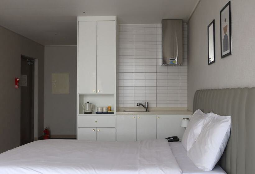 Номер Deluxe, Seogwipean