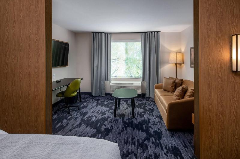 带大床的套房, Fairfield Inn & Suites By Marriott Little Rock Airport