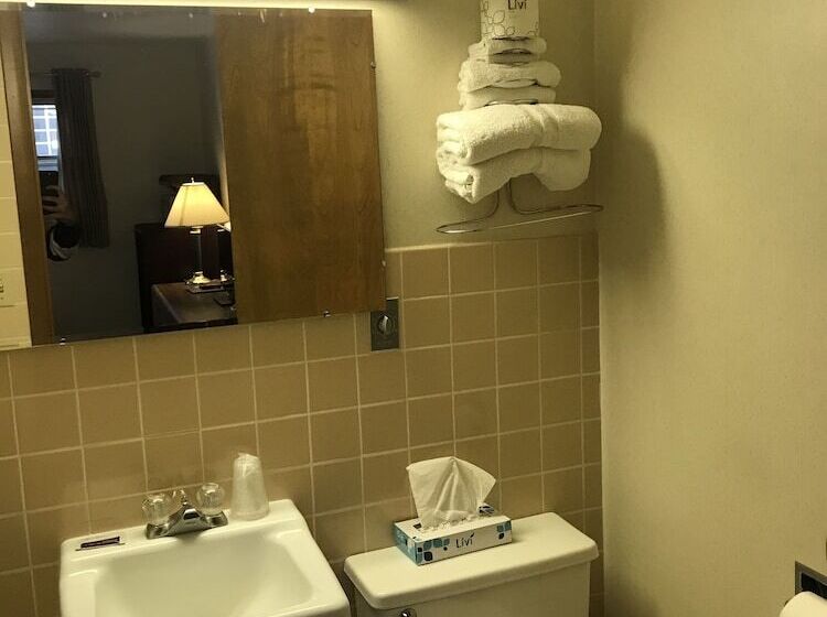 Номер Стандарт, Colonial Inn Dyersville