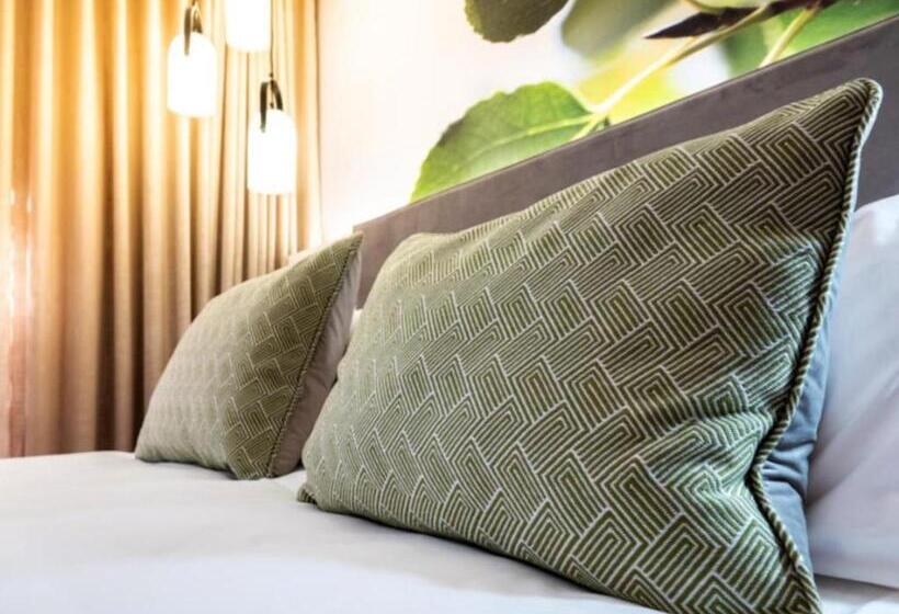 اتاق خانوادگی, The Windhoek Luxury Suites
