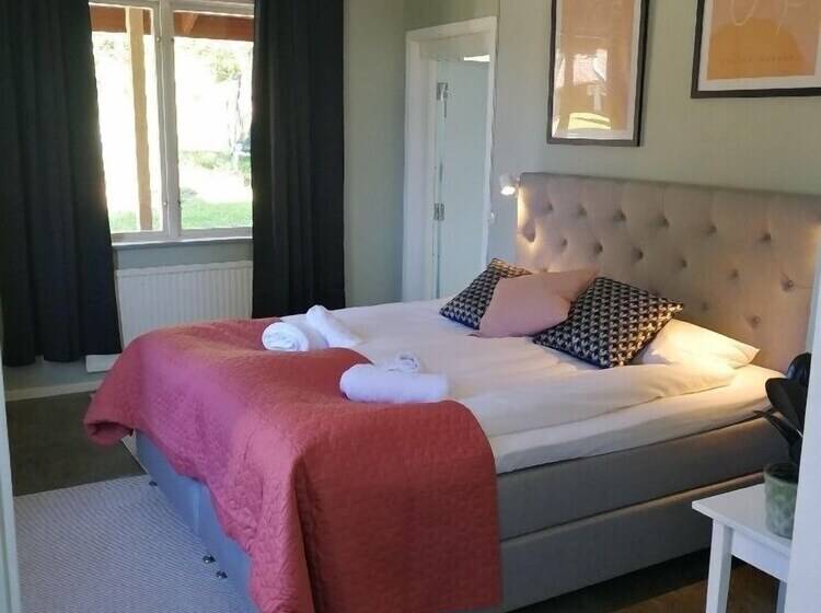 Семейный Номер, Sjugare Gård Bed & Breakfast