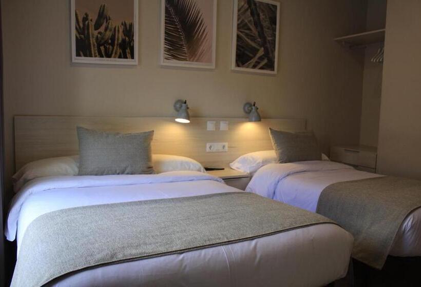 غرفة قياسية, Hostal La Romànica