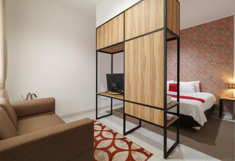 Номер Deluxe, Reddoorz Plus Near Exit Toll Puncak 2