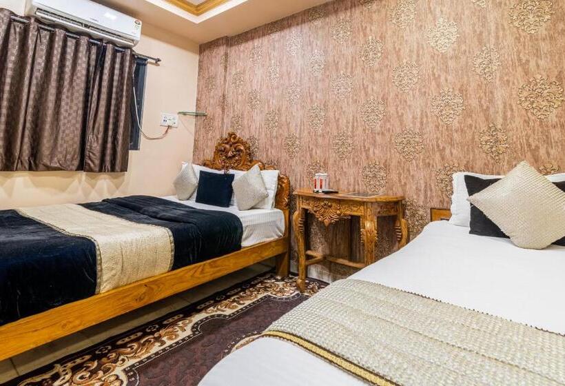 Standard Triple Room with Terrace, Onn Shelter Inn
