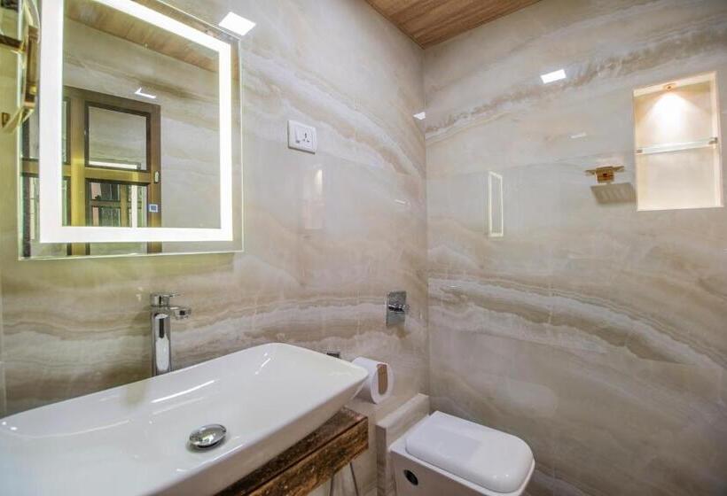 اتاق استاندارد چهار تخته, Onn Shelter Inn