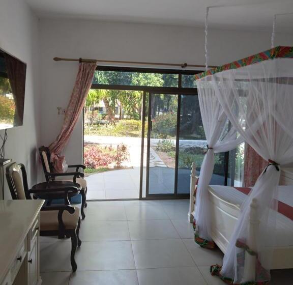 디럭스 룸, Coconut Tree Village Beach Resort