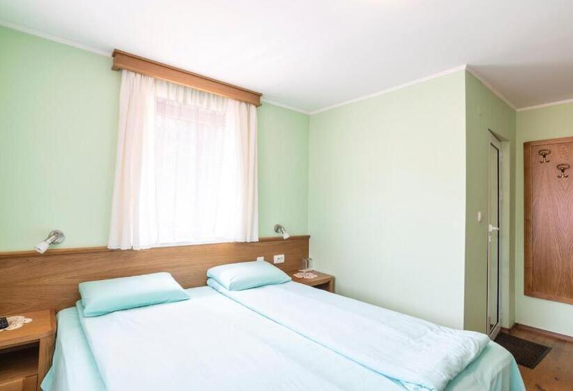 스탠다드 트리플 룸, Guest House Roden Dom