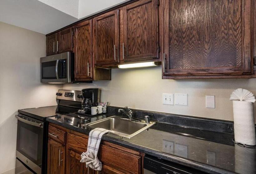 Standard-studio, Chase Suite  El Paso