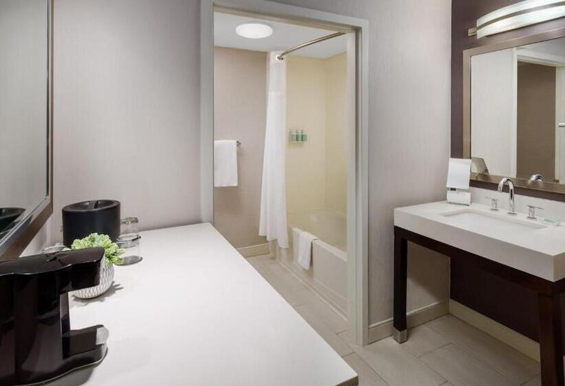 Номер Стандарт, Courtyard Manchesterboston Regional Airport