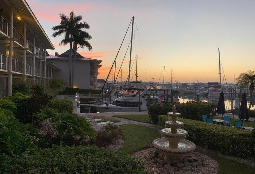 带大床的豪华间, Cove Inn On Naples Bay