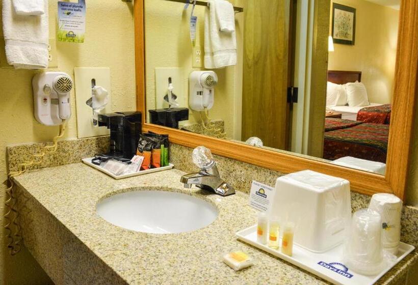 ２ダブルベッドのスタンダードルーム, Days Inn By Wyndham Easley/greenville/clemson Area