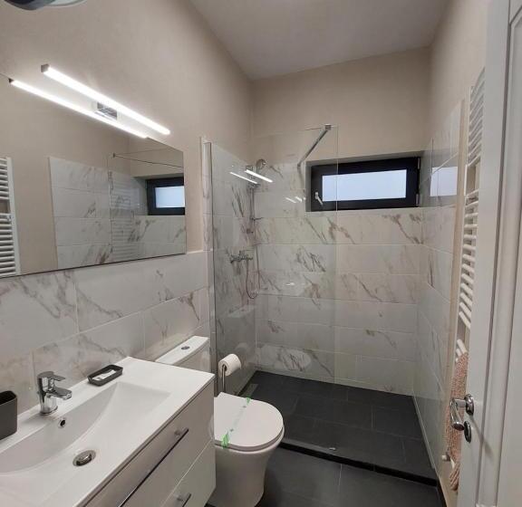디럭스 룸 킹사이즈 침대, Mandarin Premium Apartments