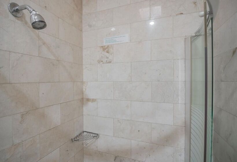 Семейный Номер, Reddoorz @ Jalan R.e. Martadinata Sukabumi