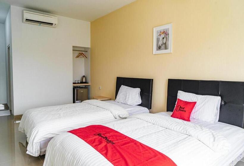 Номер Стандарт, Reddoorz Plus Near Teras Kota 3