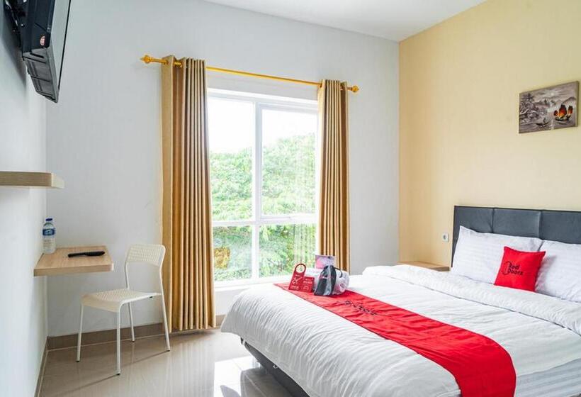 Номер Deluxe, Reddoorz Plus Near Teras Kota 3