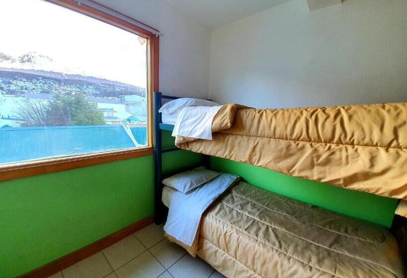 ルームシェアのワンベッド, Yaghan Hostel