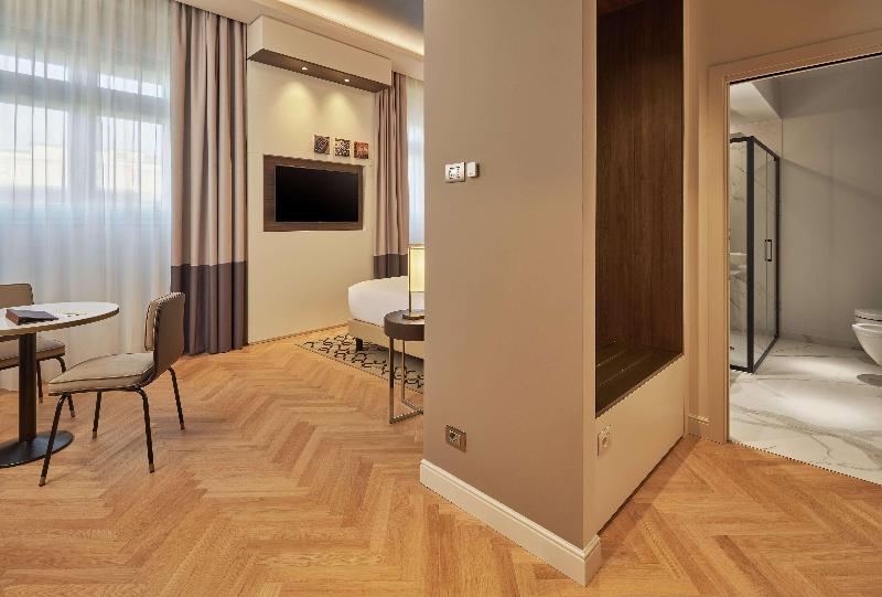 سوئیت جونیور با تخت بزرگ, Doubletree By Hilton Trieste
