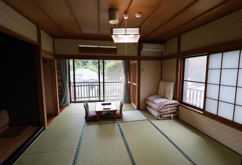 Четырехместный Номер Стандарт Вид на Сад, Onsen & Garden Asante Inn