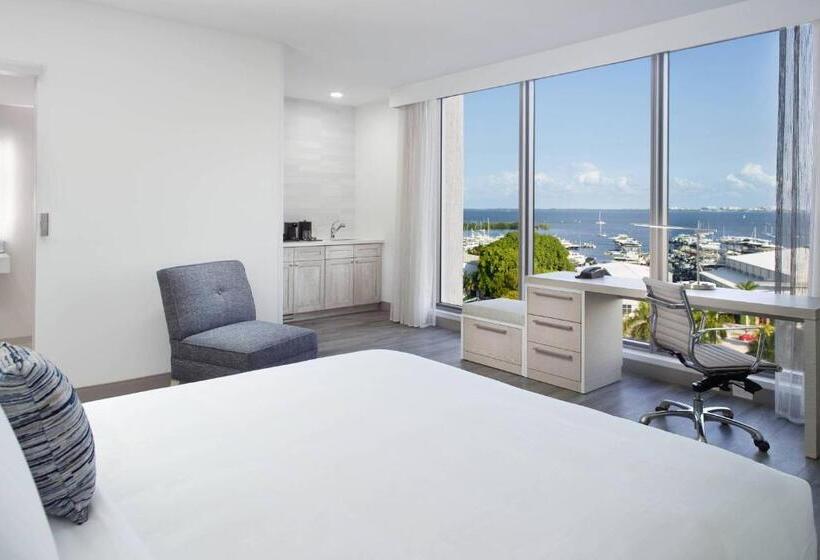Люкс Кровать Кинг, Courtyard Miami Coconut Grove