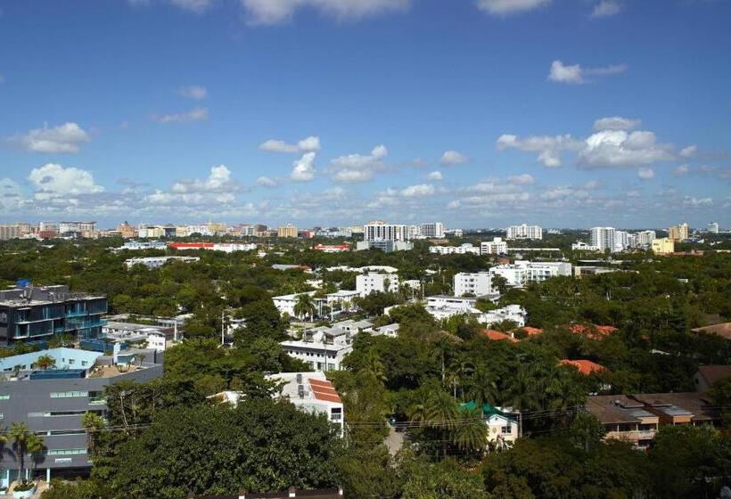 Люкс, Courtyard Miami Coconut Grove