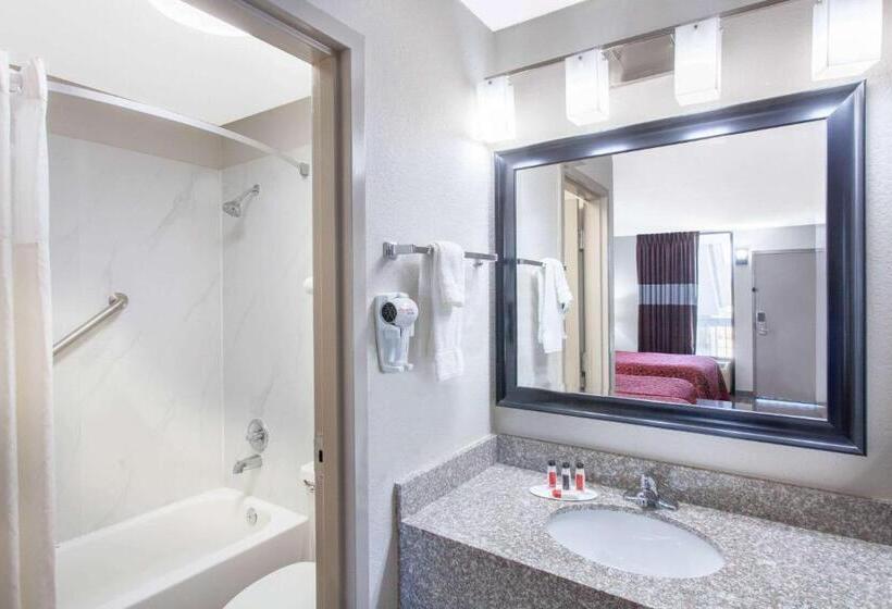 Quarto Standard Cama King para Deficientes, Days Inn By Wyndham Clinton   Laurens I 26