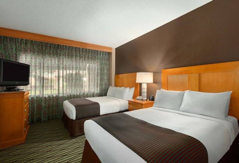 Люкс Адаптированный для Инвалидов, Doubletree Suites By Hilton Orlando   Disney Springs® Area