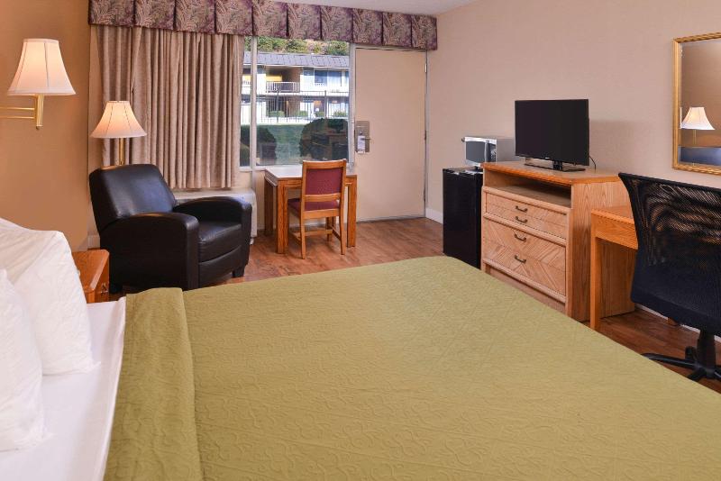 스탠다드 룸 킹사이즈 침대, Quality Inn Dutch Inn