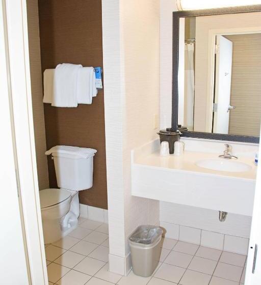 带大床的标准间, Fairfield Inn & Suites Butler