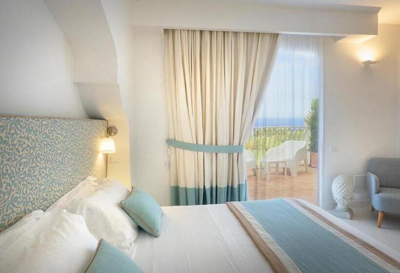 Люкс Вид на Бассейн, Il Borghetto Creative Resort