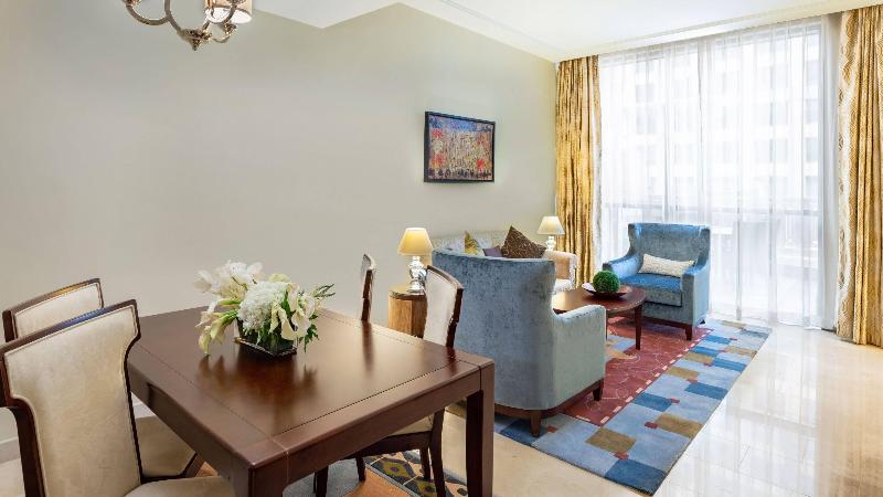 带特大床的豪华房间, Four Points By Sheraton Portland East