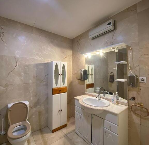 تختخواب در اتاق مشترک, Hostel Penedes