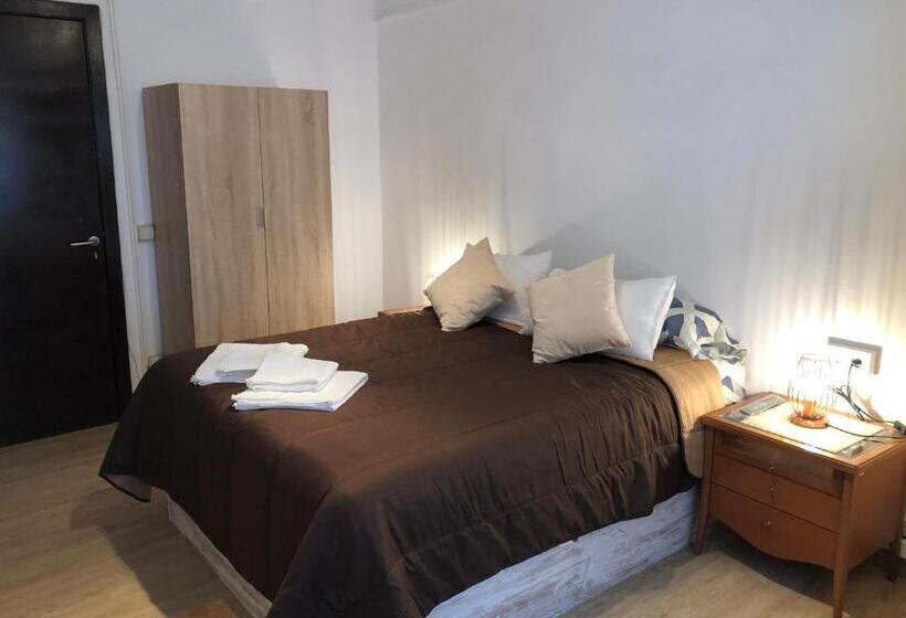 استودیوی استاندارد, Hostel Penedes