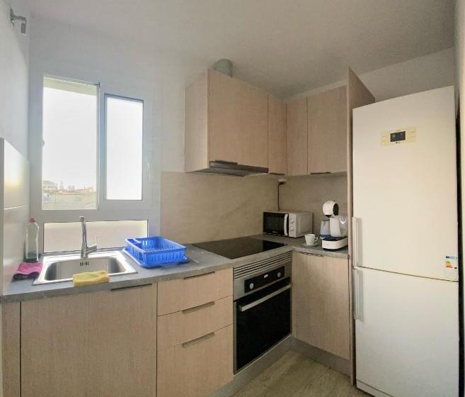 استودیوی استاندارد, Hostel Penedes