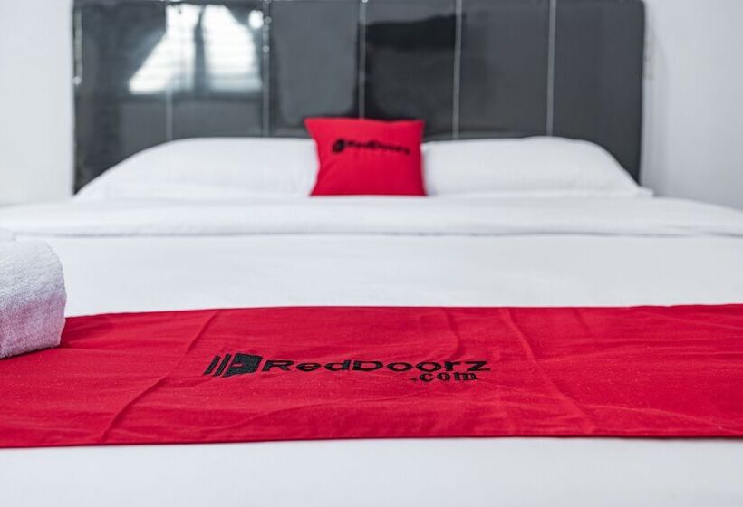 Номер Deluxe, Reddoorz Plus Near Thamrin Plaza Medan