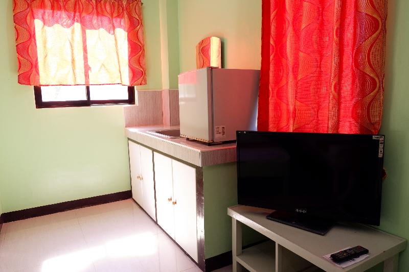 Семейный Номер, Reddoorz Near Maribago Barangay Hall