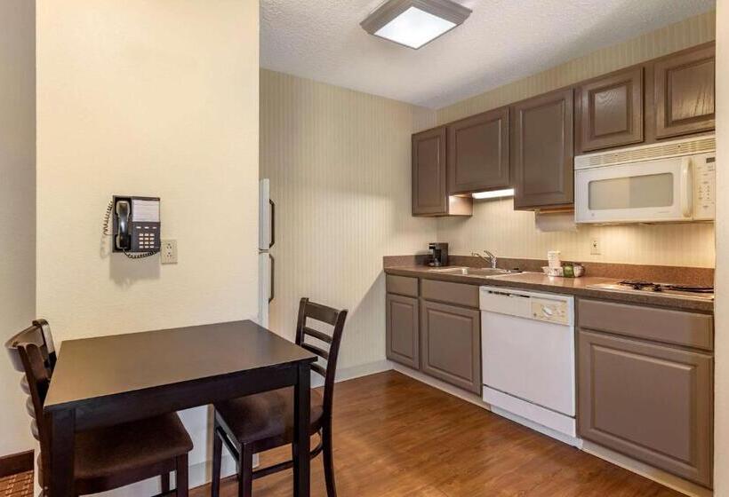 장애인을 위한 스위트, Comfort Inn & Suites Warsaw Near Us30